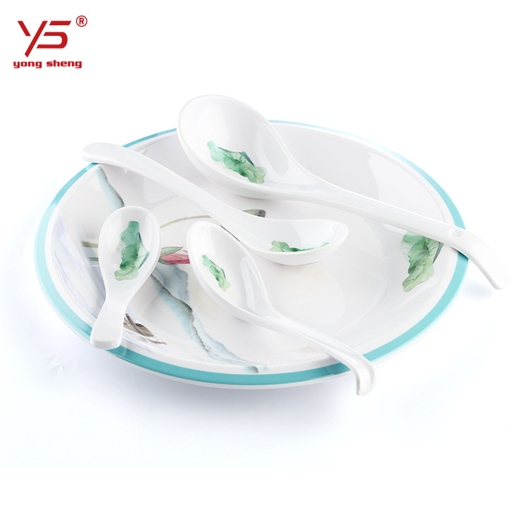 Yongsheng cuchara de gancho de melamina cuchara de mango largo de plástico cuchara de porcelana de imitación ramen cuchara de sopa cuchara más