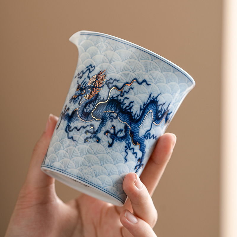Manufacturer's gold and silver inlay blue and white dragon pattern fair cup ceramic high-end tea set accessories tea sea individual divider