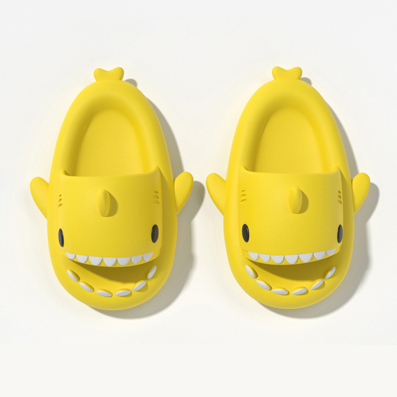 Sandalias para niños de tiburón transfronterizo sandalias niños 2023 de verano nuevos niños EVA Luz de mierda sensación casa zapatillas niñas