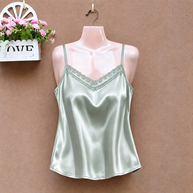 Solid-color lace-trimmed camisole top for women, suitable for summer wear, with a V-neck design, can be worn as an inner layer or outer garment, available in plus sizes, loose fit, and slimming effect Solid-color lace-trimmed camisole top for women, suitable for summer wear, with a V-neck design, can be worn as an inner layer or outer garment, available in plus sizes, loose fit, and slimming effect