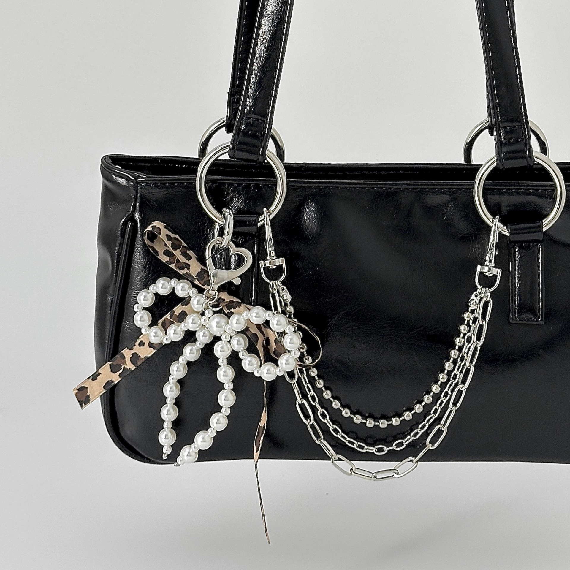 欧美跨境甜酷串珠蝴蝶结裤链挂饰女ins套装十字架流苏包包钥匙扣