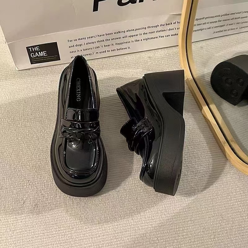 광택 있는 검정색