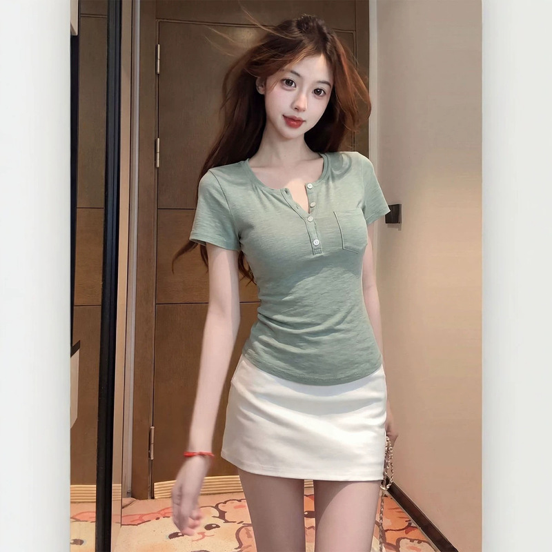 Korean-Style Button-Down Henley Collar Short-Sleeve T-Shirt for Women, Summer Commuter Style, Slim-Fit Versatile Top with Pocket Design