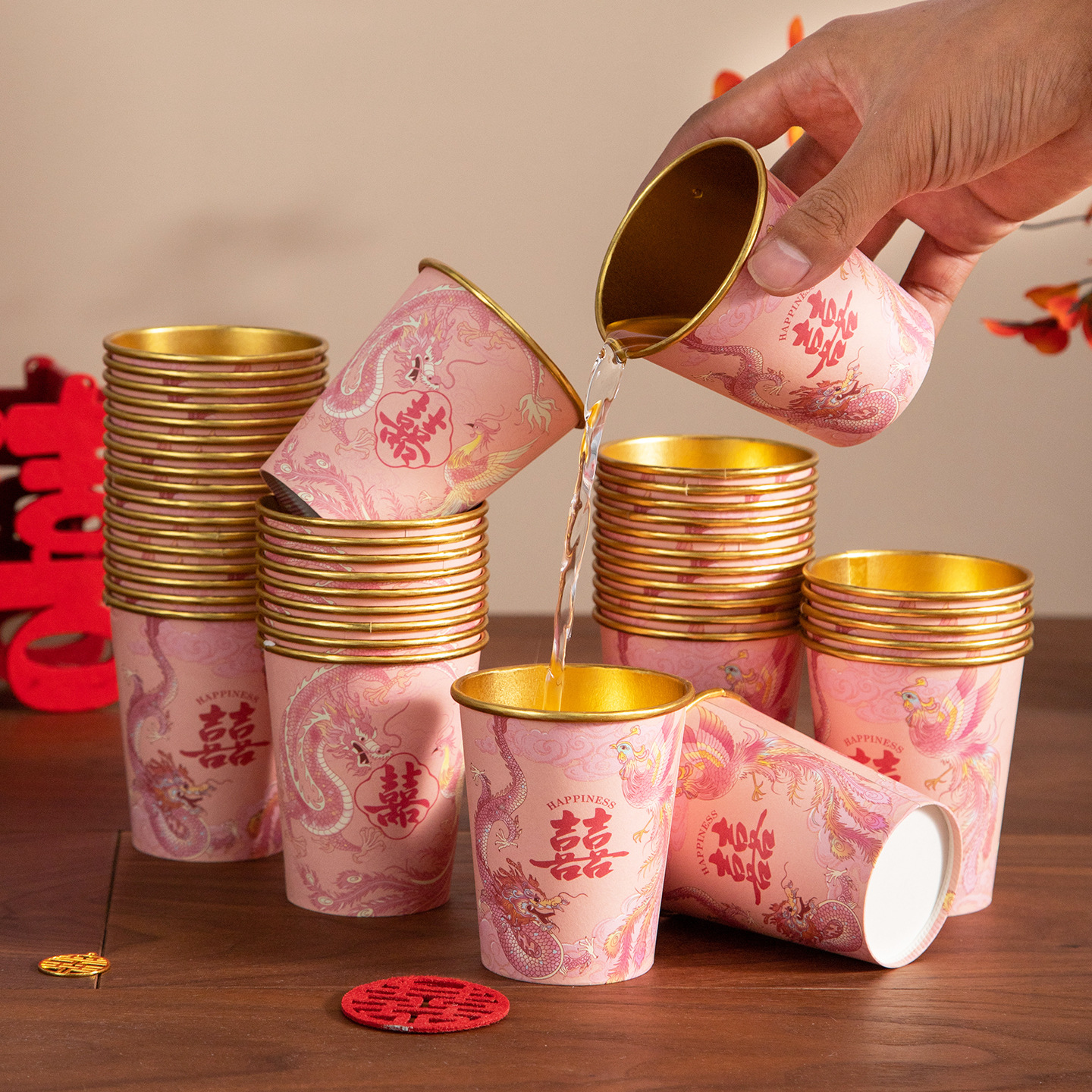 婚庆用品结婚纸杯一次性金箔杯订婚宴席喜字敬茶用婚礼高级敬酒杯