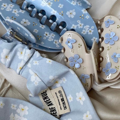 Korean blogger-style delicate, fresh, and three-dimensional hair clips: butterfly and flower designs with full rhinestone accents—perfect for the back of the head, featuring a sleek shark clip design.