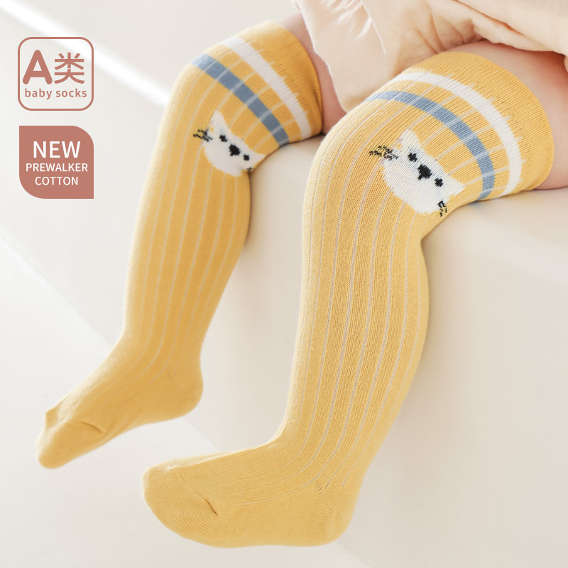 2025 otoño e invierno nuevas medias de bebé coreanas estilo universitario calcetines de pantorrilla para niños calcetines altos para estudiantes de animales a rayas