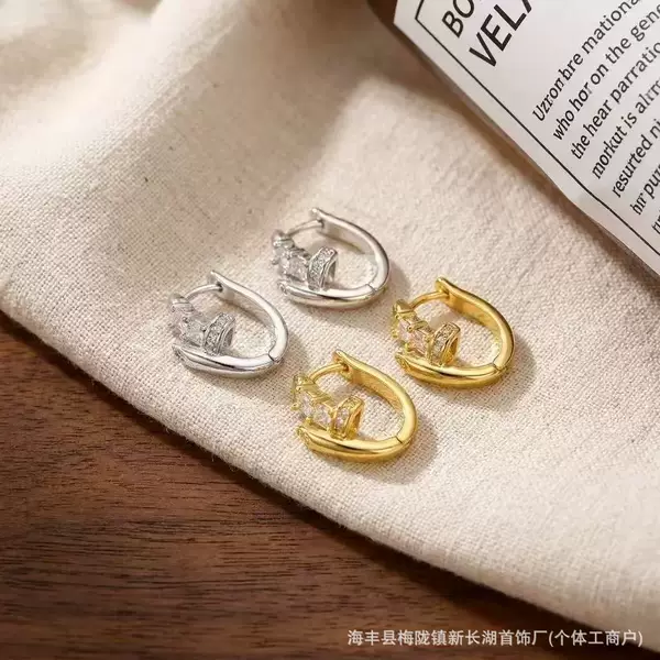 New, popular, and best-selling square cubic zirconia earrings – fashionable, minimalist, cool, and trendy hip-hop style earrings