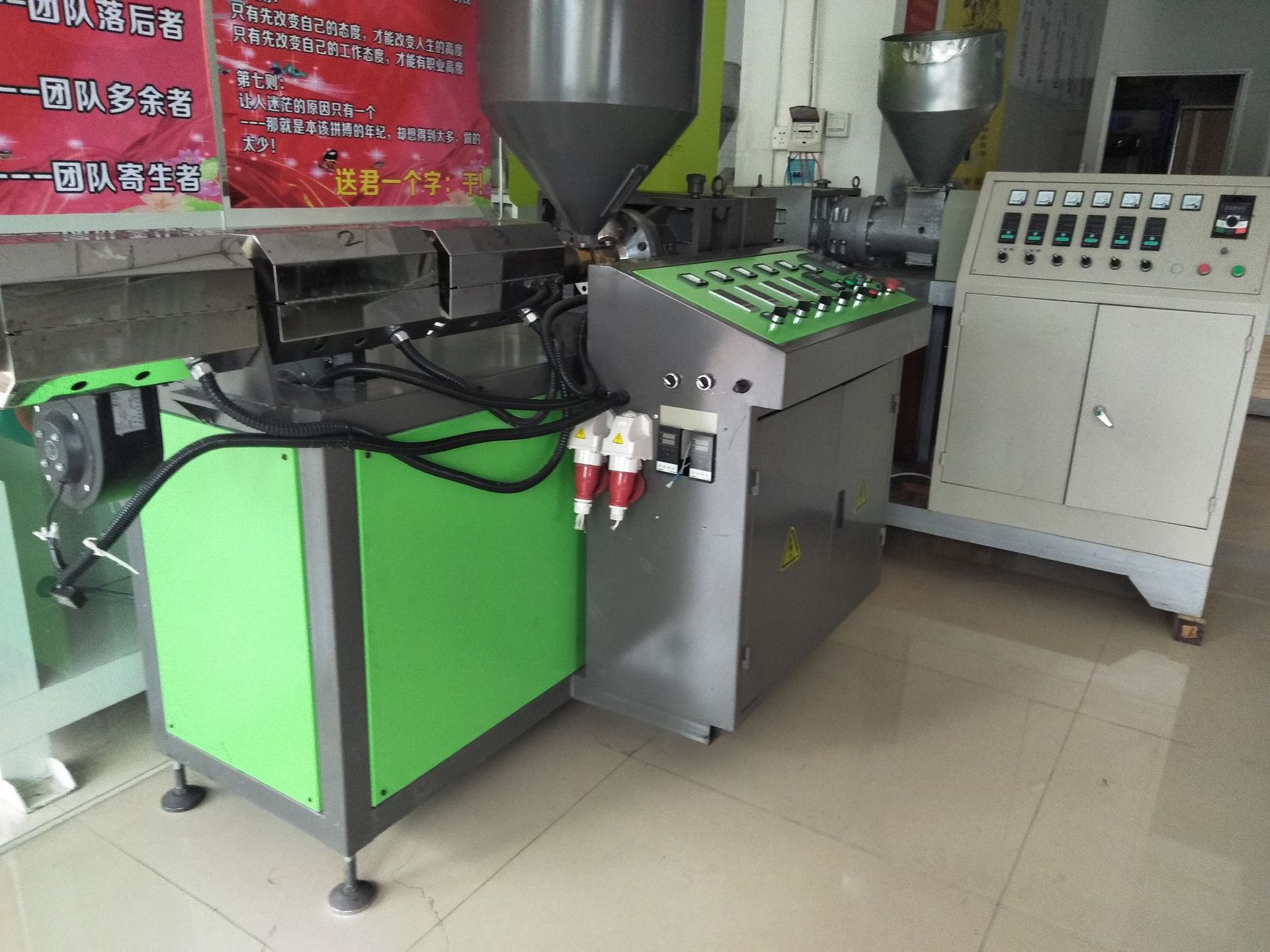 单层LED灯管挤出机主机  华希