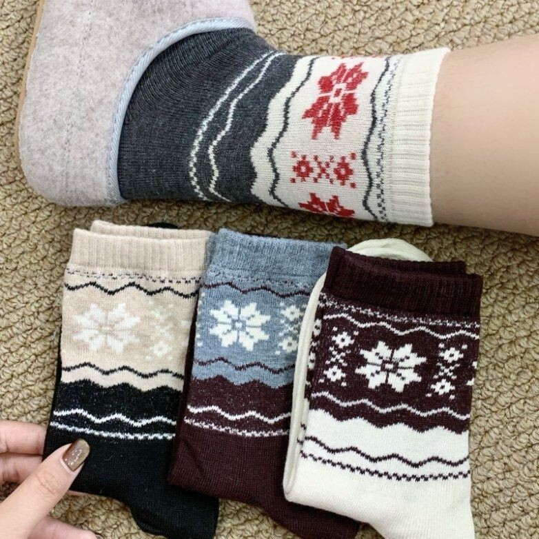 Autumn Retro Scandinavian Fair Isle Snowflake Socks Women's Mid-Calf Socks Black and White Gray Simple Versatile Preppy Style Stockings
