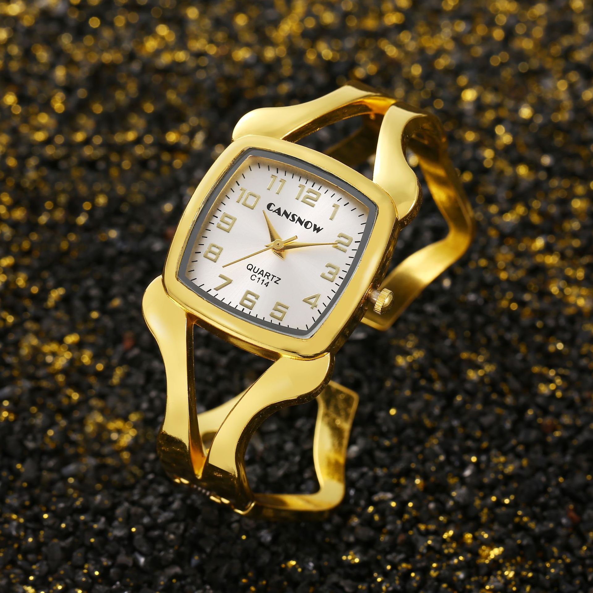All Seasons Season Retro Classic Style Geometric Opening Alloy Strap Quartz Watch