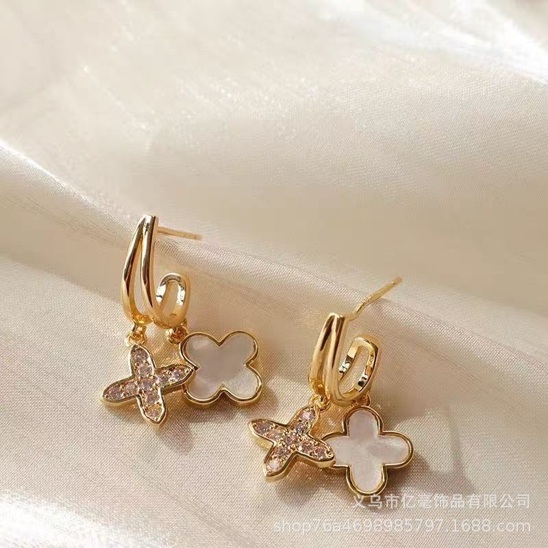 S925 Pendientes de perlas de temperamento Pendientes de lujo ligero de alta gama Pendientes al por mayor y al por menor transfronterizos Mujeres