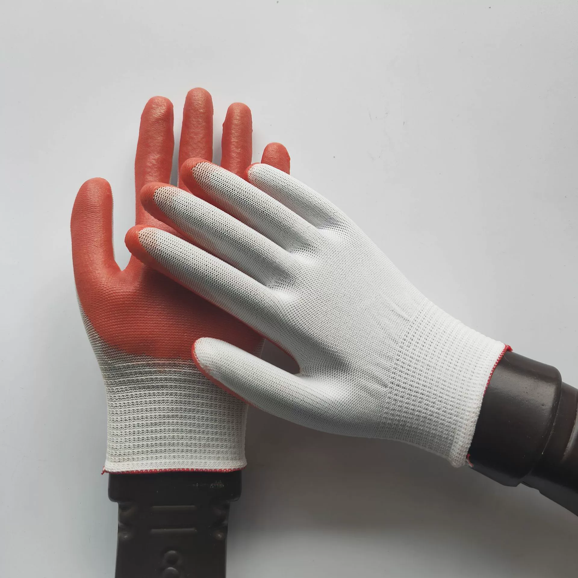 Тонкие ПВХ плоские подвесные защитные перчатки среднего и полуподвеса с плоской пряжкой, большие и полуподвесные односторонние защитные перчатки с нейлоновой нитью с резиновым покрытием