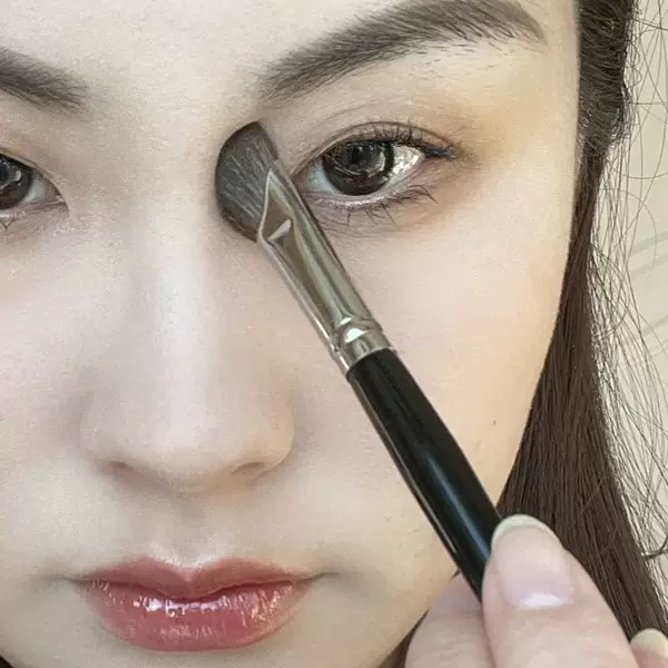 Sickle Nasal Shadow Brush Ponyon Nose Repair Brush Mountain Root Nose Flare Brush Oblique Head Brush Makeup Brush Animal Hair Soft