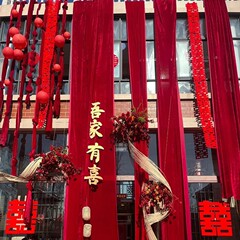 ベルベット生地の大きな赤い結び目の結婚式の背景布の厚いベルベットの暗号化された赤い布のテーブルクロス