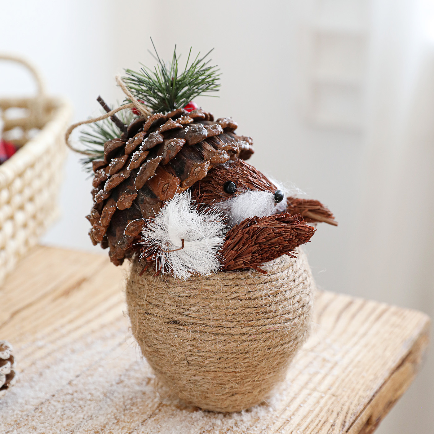 Nuevo sombrero de madera ardilla cuerda de cáñamo seda adornos de mesa tejidos a mano paja colgante árbol de Navidad colgante