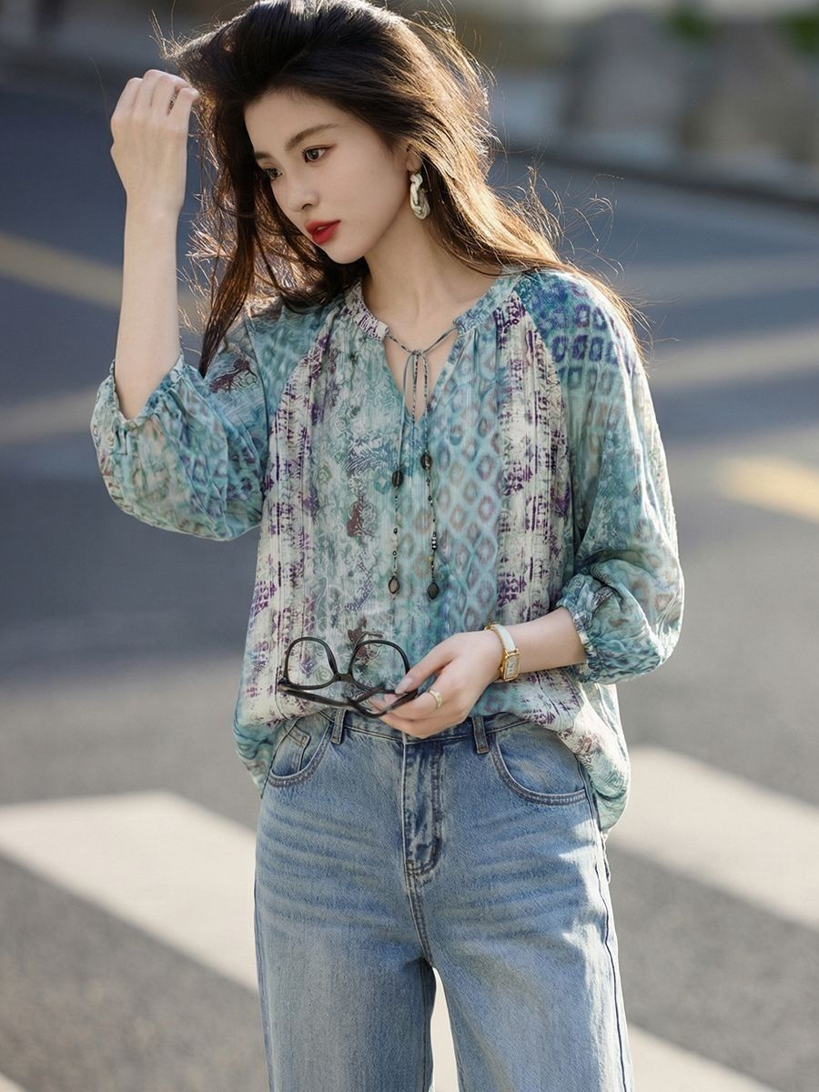 Áo sơ mi nữ cổ chữ V họa tiết hoa vỡ, dáng rộng suông, tay dài, phong cách Pháp — Hoa vỡ màu xanh