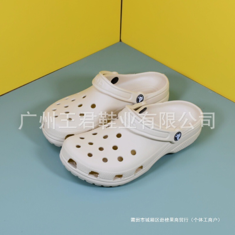 Crossss Hole Shoes for Men, Women, and Children, Lightweight Non-Slip Sports Fashion Beach Closed-Toe Sandals 10001
