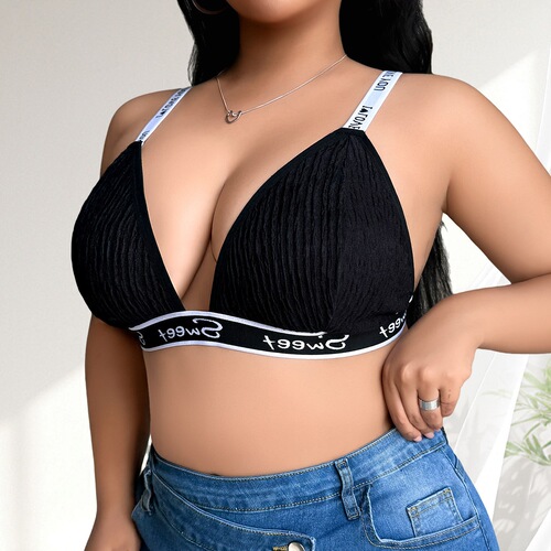 European and American new hot-selling plus-size sports bra with push-up effect, anti-sagging design, and sexy criss-cross straps.