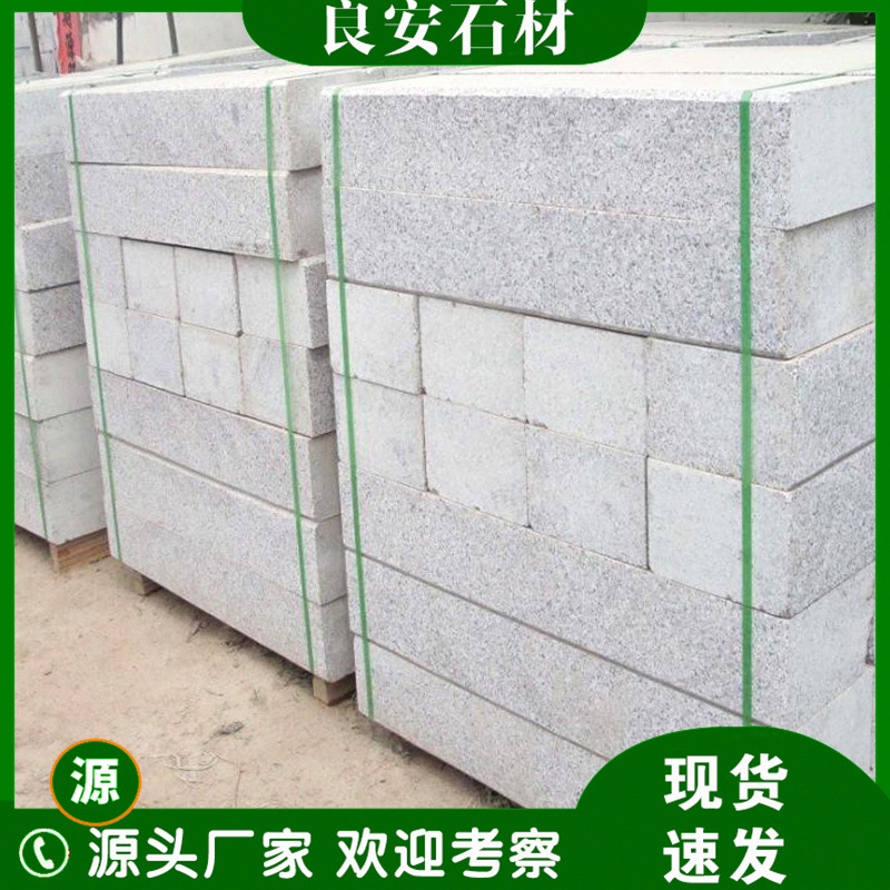 Natural Sesame Gray Curb Stone with Burnt Surface Finish, Curb Stone for Residential Areas and Parks, Roadside Edging Stone, Stone Manufacturer's Ready Stock