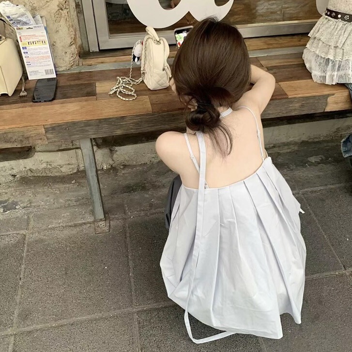韓国の甘いスタイルのデザインプリーツキャミソールレディース夏の新しい年齢を減らすシックなスリムノースリーブトップ|undefined