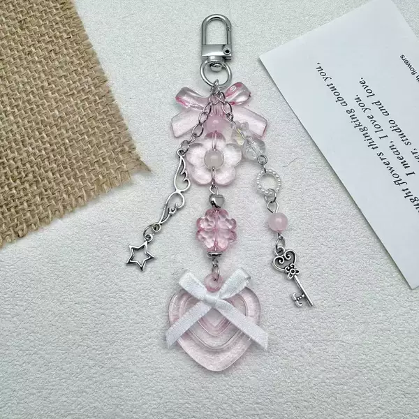 Cross-border ins-style pink heart pendant keychain, phone strap, bag accessory, creative niche high-value luxury accessory