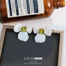 耳钉;项链;耳环