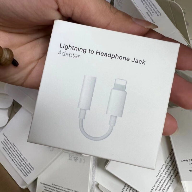 Lightning Lightning to 3.5mm mm Headphone Converter Suitable for Apple Universal Lightning Port to Audio Line