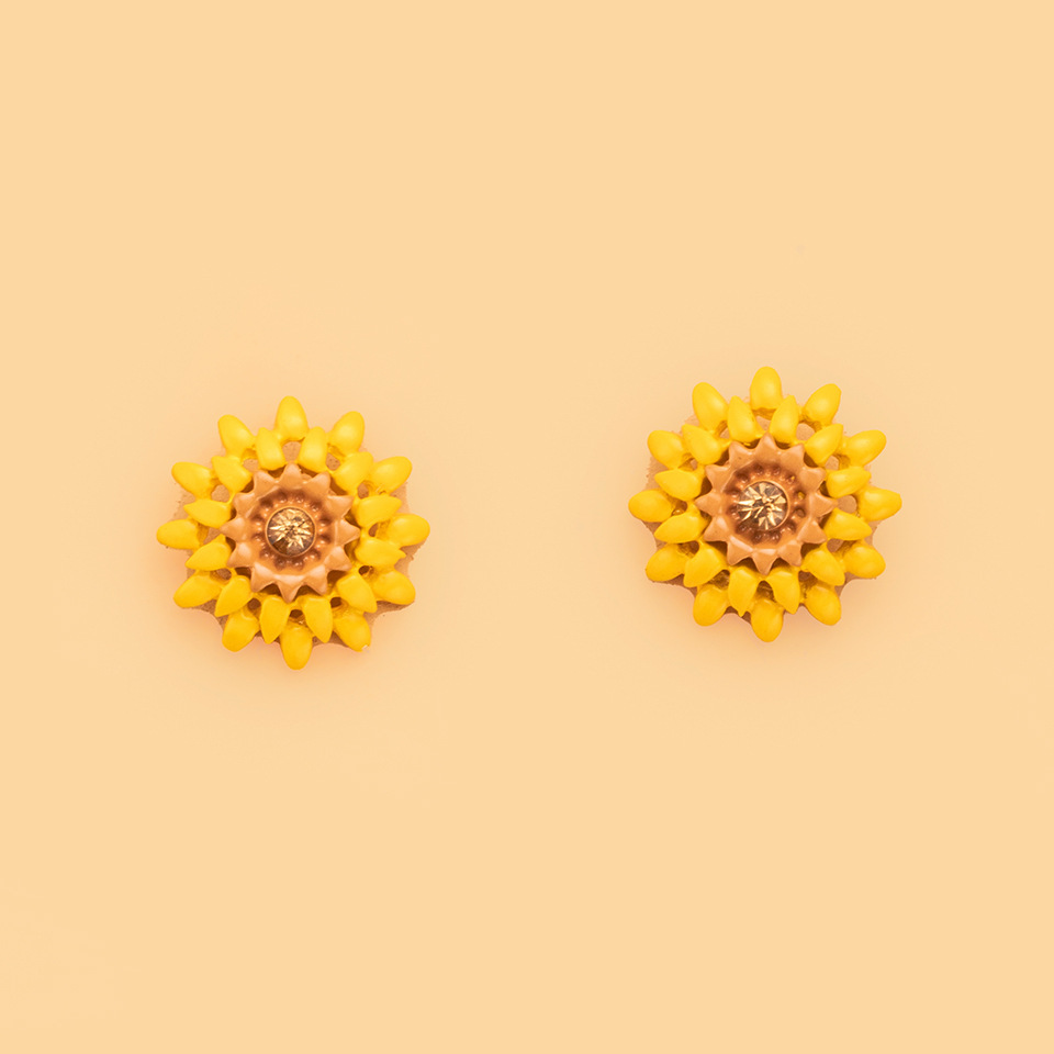 Korean Version Of Cute Daisy Flower Personality Earrings Wholesale display picture 2