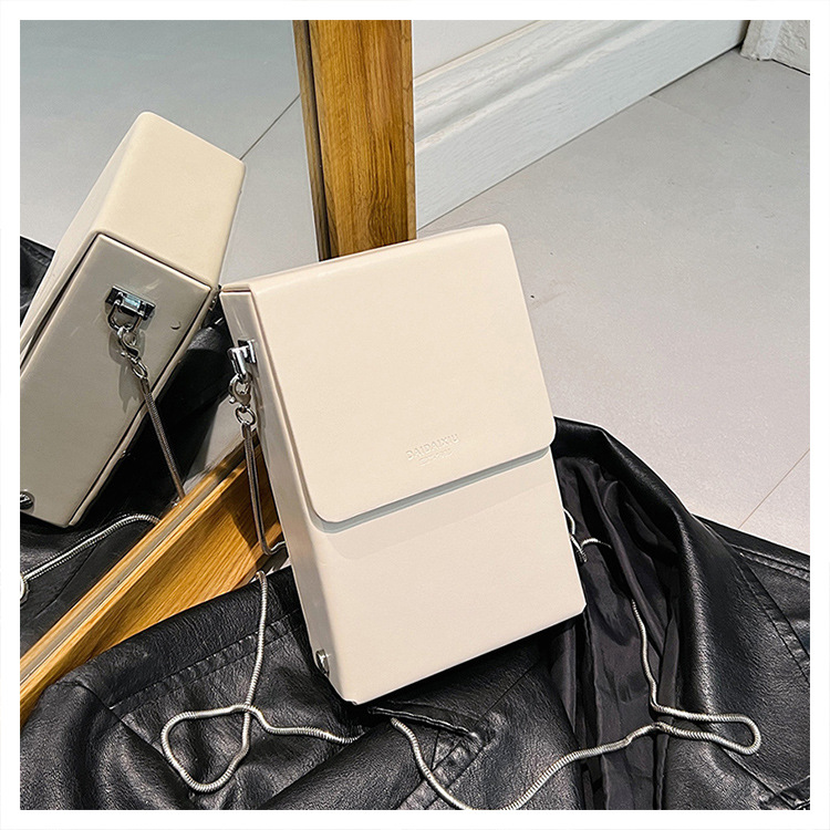 2024 neues Nischendesign für Damenhandtaschen, Zigarettenschachtel-Crossbody-Mini-Mund-rote Handytaschen, Kettentaschen_voghion.com