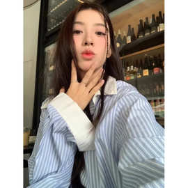 蓝白条纹撞色衬衫女2024早春新款小众设计高级感法式宽松衬衣上衣