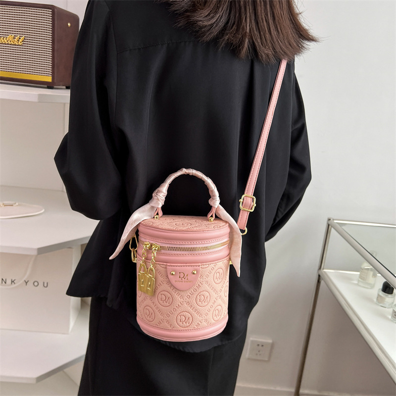 Módní stylová dámská kabelka, bucket bag, trendy a crossbody kabelka, nová jarní a letní 2024_voghion.com