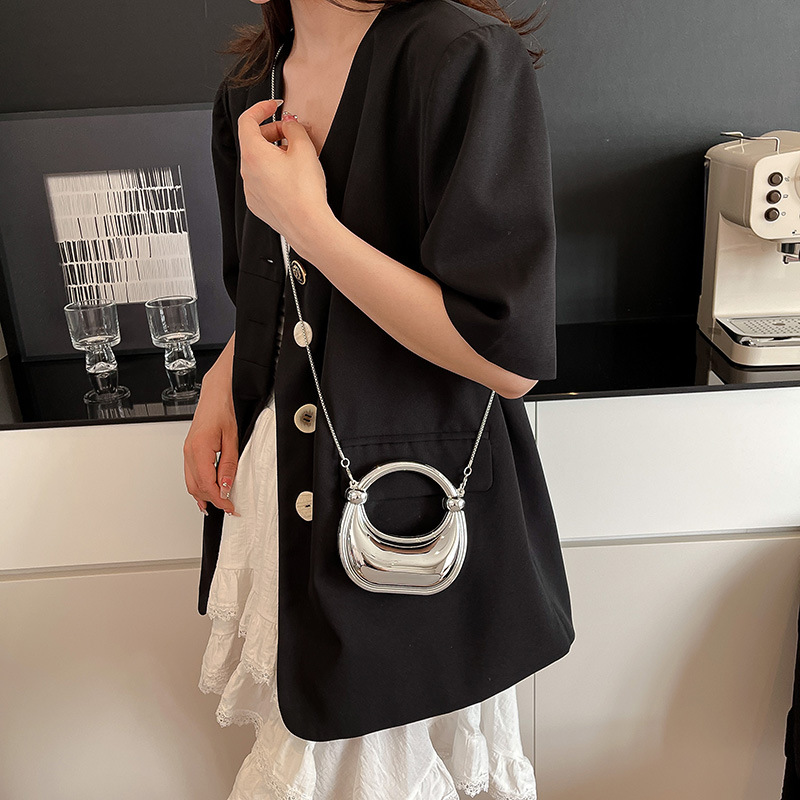 Borsa da sera con catena di cristalli e conchiglie elegante da donna_voghion.com