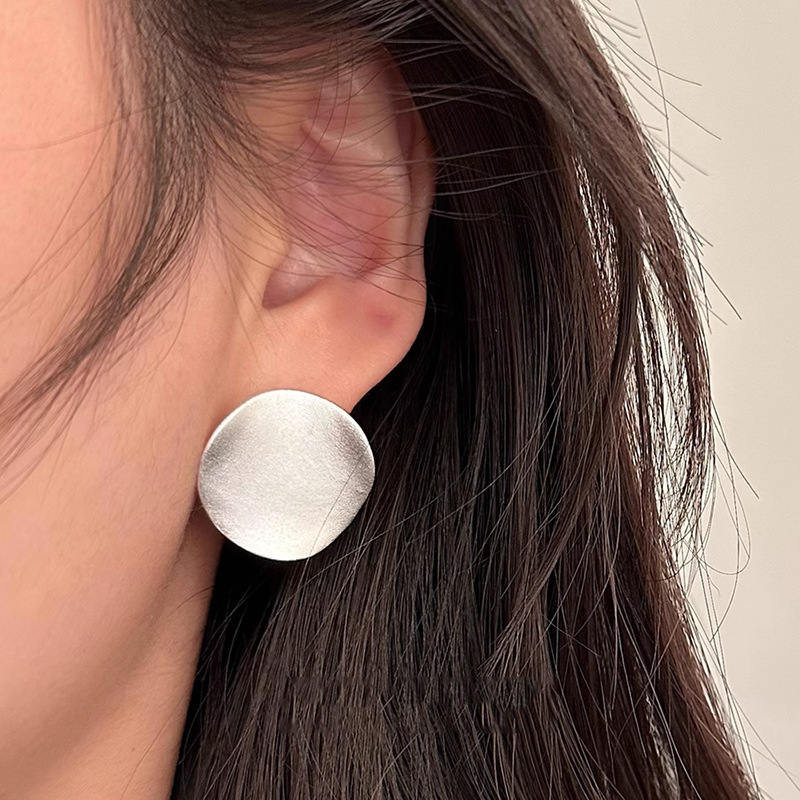 Exaggerated Personality Uneven Curved Surface Misty Surface Frosted Earrings for Women Extremely Simple Style Fashionable Personalized Joker Earrings Exaggerated Personality Uneven Curved Surface Misty Surface Frosted Earrings for Women Extremely Simple Style Fashionable Personalized Joker Earrings