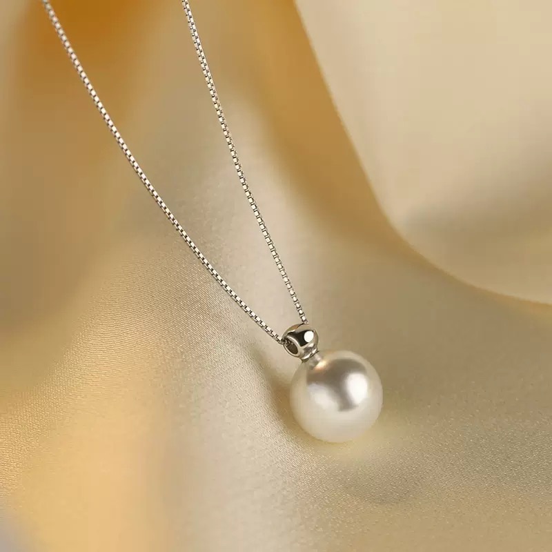 Small Light Bulb Single Pearl Necklace Niche Versatile Women's Light Luxury High-End Fashion Temperament Clavicle Chain Pendant Jewelry