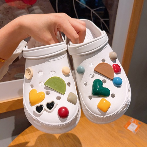 New geometric Patchwork Puma hole shoe cute resin 3D figure cross-border cartoon shoe buckle slippers