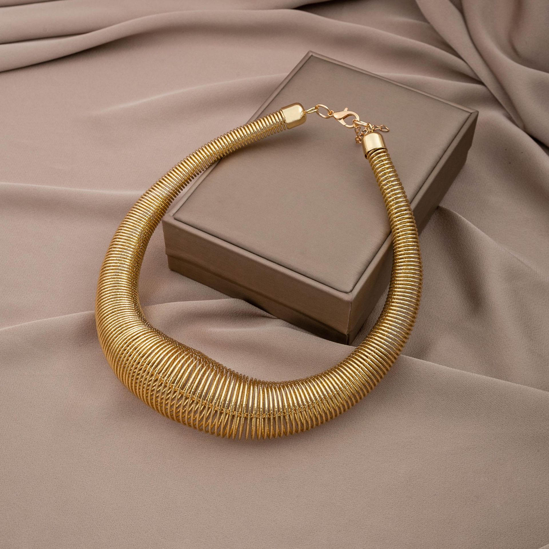 Exaggerated Classic Style Solid Color Iron Lobster Trigger Clasp Closure Choker Wholesale display picture 7