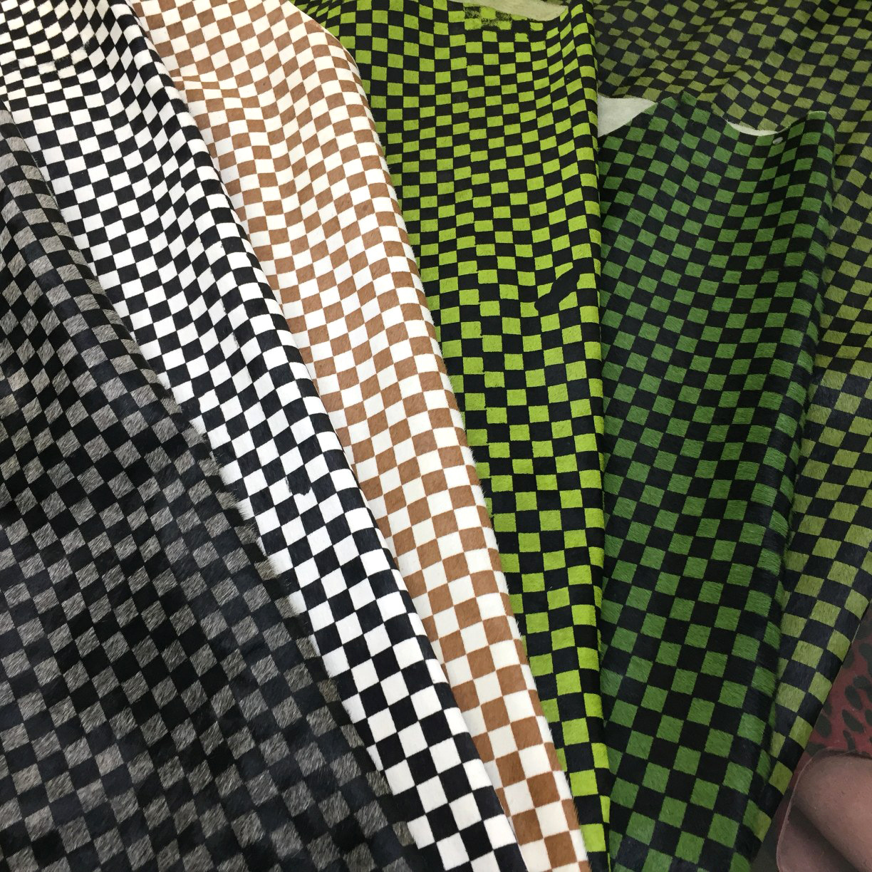 马毛印花双色格子皮革棋盘格牛毛印花真皮箱包鞋面用料马毛印花皮