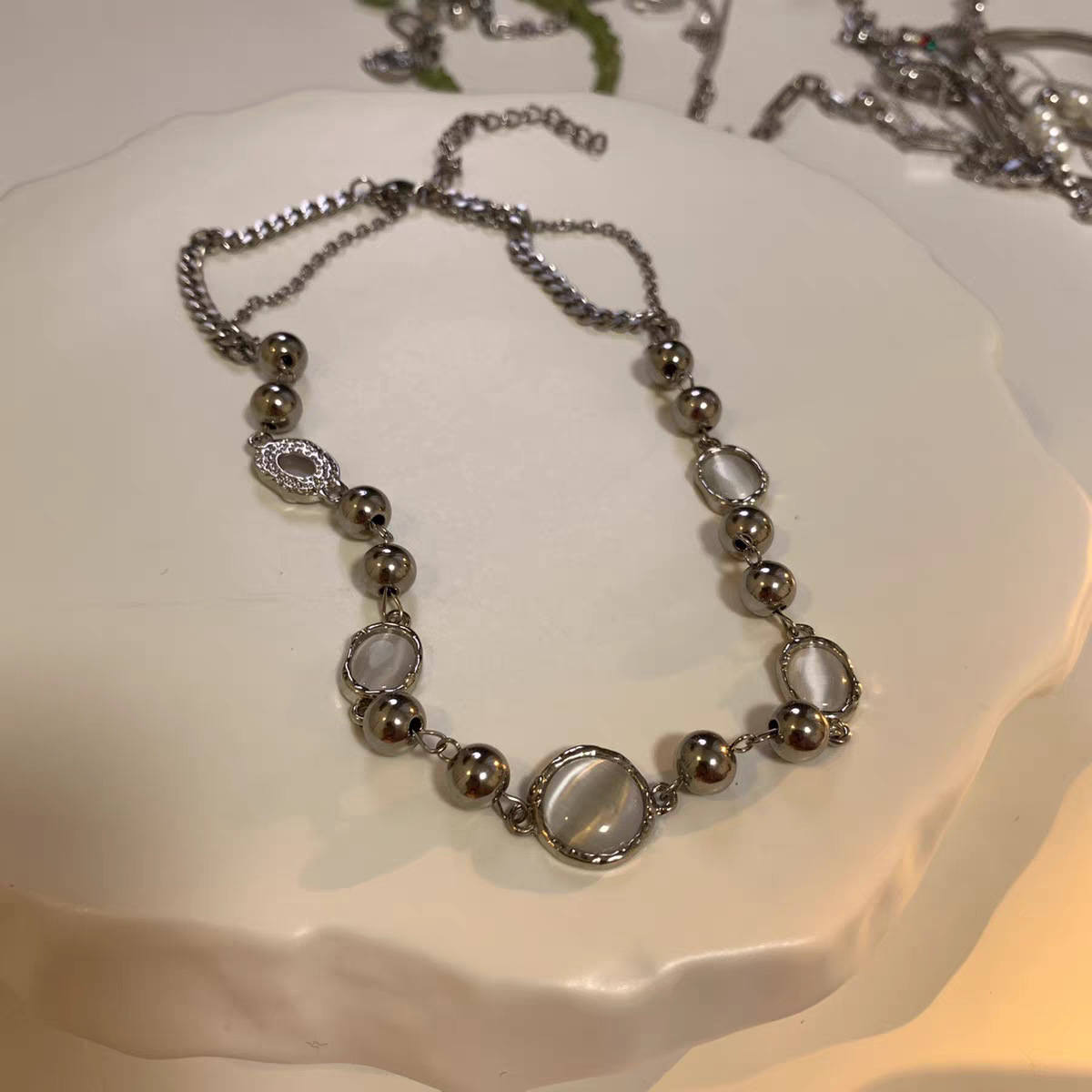 Egg-shaped white moonlight necklace