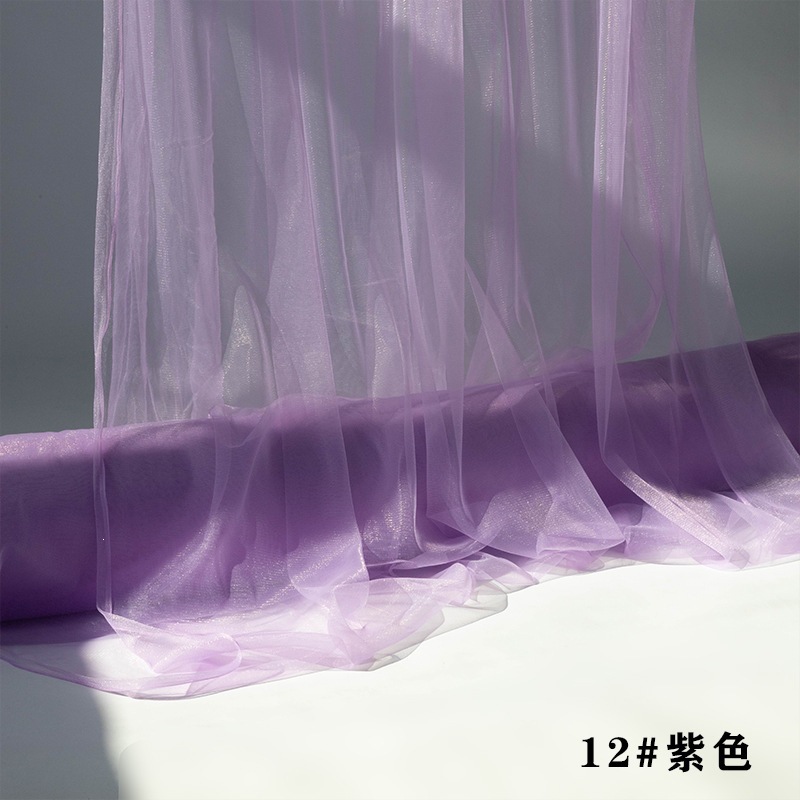 Celebración de la boda el techo de gasa de niebla de hadas suizas está dispuesto con cortina de organza, el respaldo de la silla, la escalera de gasa, la decoración de la red, el gasa suave, el gasa de color de la atmósfera. image 17