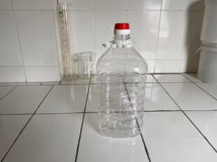 5L�Ӻ�����ƿ͸��������Ͱ10���b��ͰPETɫ���͉�ʳ�þ�ƿ�Ɖ�