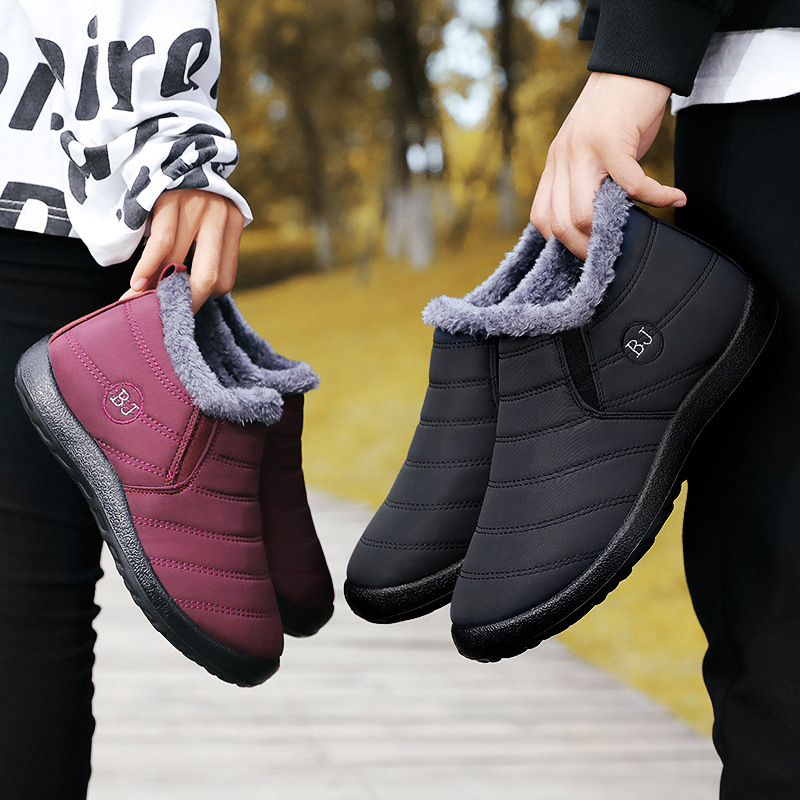 2024 Otoño e Invierno nuevos zapatos de mediana edad y ancianos hombres y mujeres de los mismos zapatos de algodón acolchado botas de invierno con forro de lana engrosada zapatos acolchados de algodón de los hombres