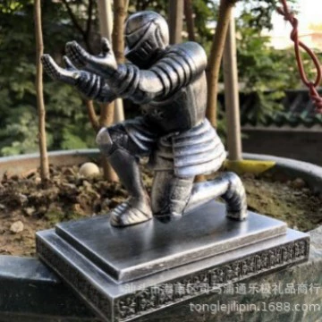 通乐极 PenHolder Knight Pen Seat Armor Hero Pen Holder Display Stand Stationery Pen Holder Metal Electroplating