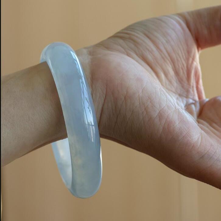 Vòng tay ngọc bích Miến Điện tự nhiên băng trong ánh trăng trắng, có giấy chứng nhận chi tiết 13