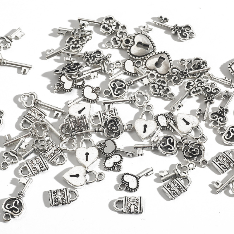 Antique Silver Alloy Key Gold Lock Pendant Handmade DIY Accessories Bracelet Necklace Pendant Jewelry Material Kit Parts Antique Silver Alloy Key Gold Lock Pendant Handmade DIY Accessories Bracelet Necklace Pendant Jewelry Material Kit Parts