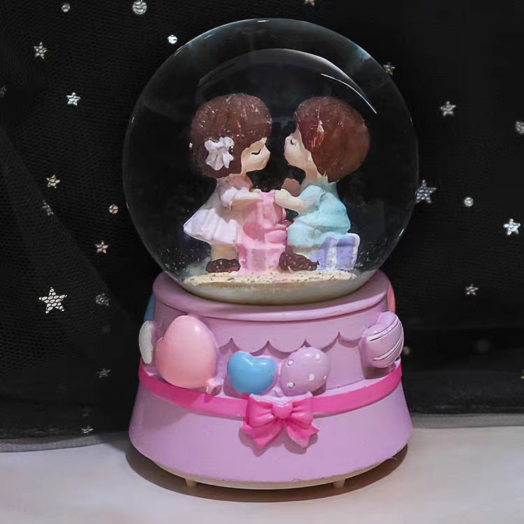 Adornos de resina de venta directa de fábrica, bolas de cristal, nieve, cumpleaños para hombres y mujeres, regalos de graduación para novias y parejas de estudiantes