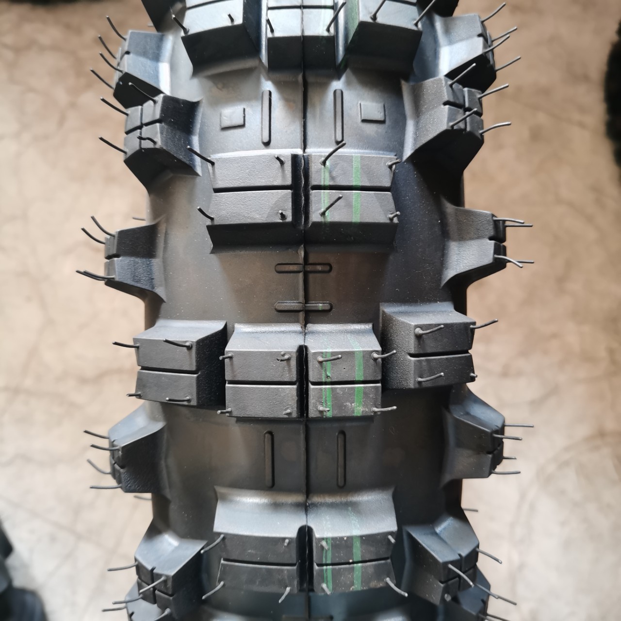 Factory Direct Delivery Off-Road Motorcycle Tire 140/80-18 Mountain Bike Deep Tread Tire