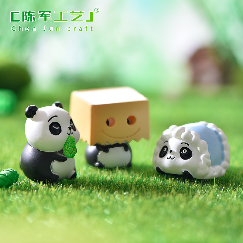 新商品のパンダシリーズの微景観園芸diy造景部品のいたずらかわいい竹パンダの置物を食べます。