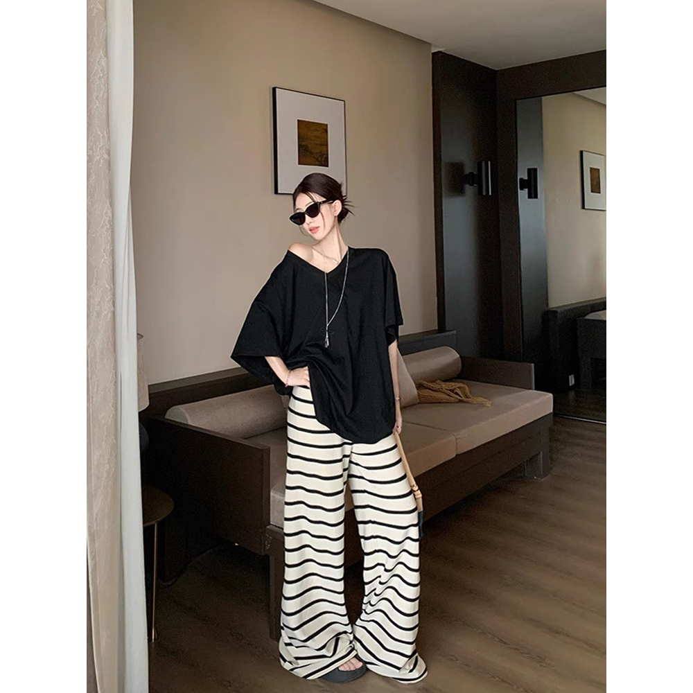 松弛感慵懒V领短袖T恤遛弯条纹阔腿裤夏季时尚套装女