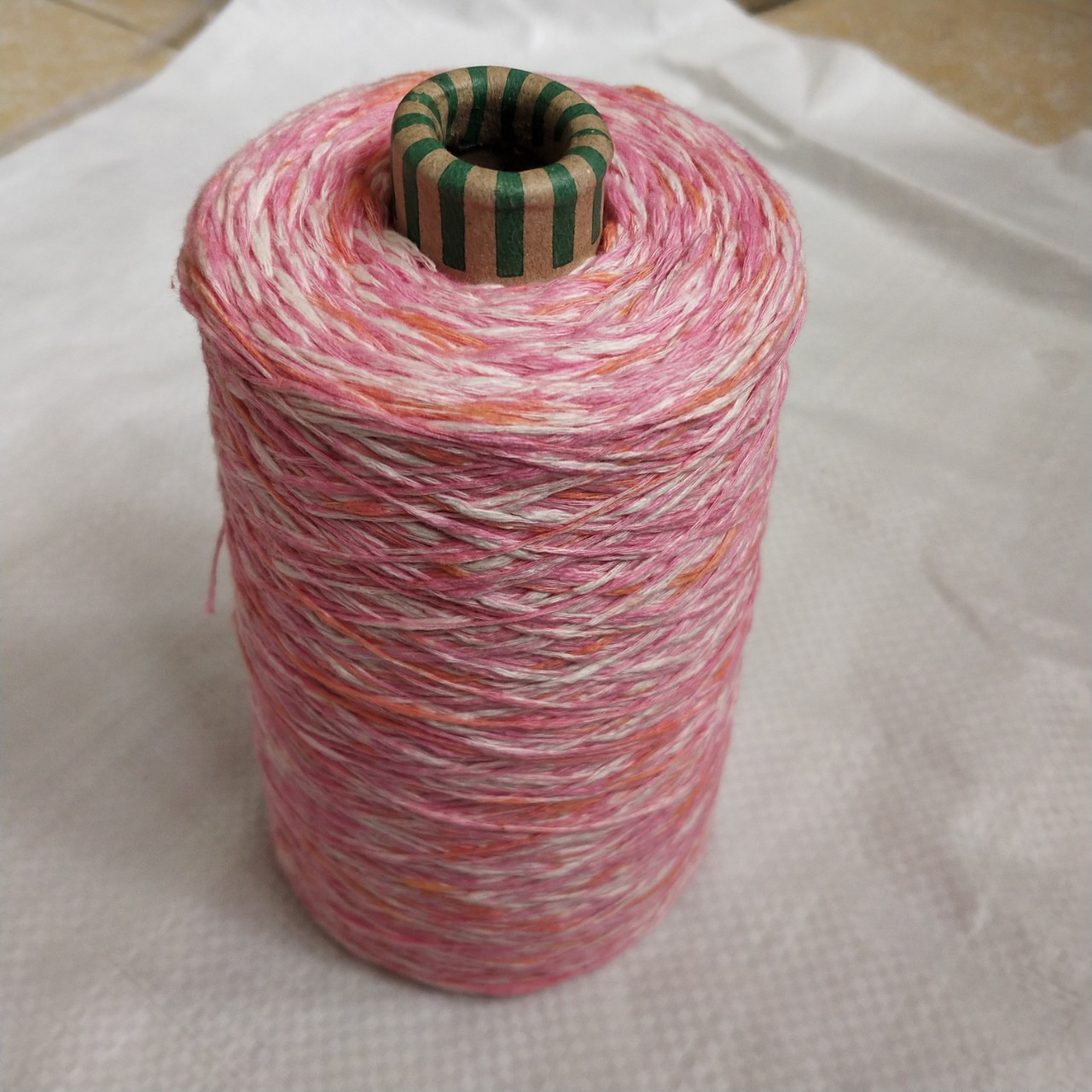 厂家批发五彩竹节棉空心带香肠纱花式纱品牌毛衣特种纱混纺空心纱