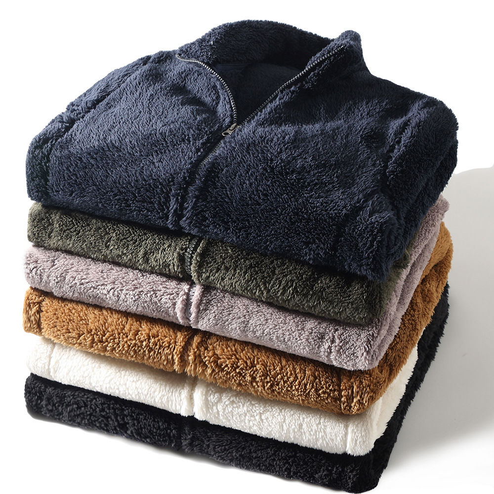 試着室 ~ 両面の珊瑚の絨毯の冬のタイプの男性の立襟とベルベットの保温は絨毯の揺れる粒の絨毯のカジュアルなコートをつかみます。